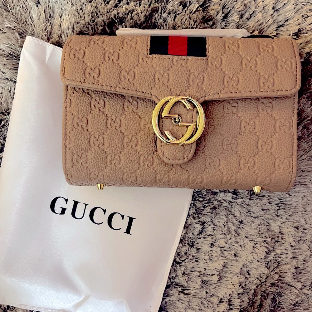 Beige Gucci crossbody